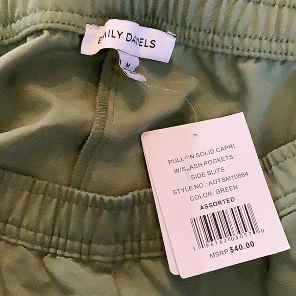 Emily Daniels Crop Pants Size Medium NWT - Picture 5 of 5